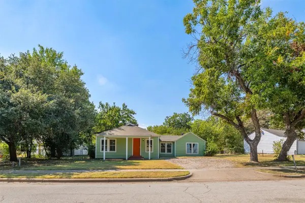 102 San Saba Avenue, Benbrook, TX 76126