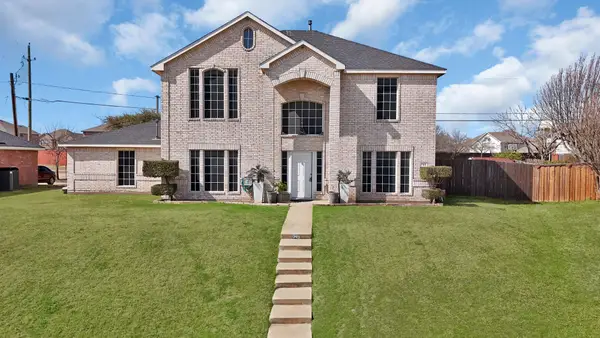 745 Woodridge Drive, DeSoto, TX 75115