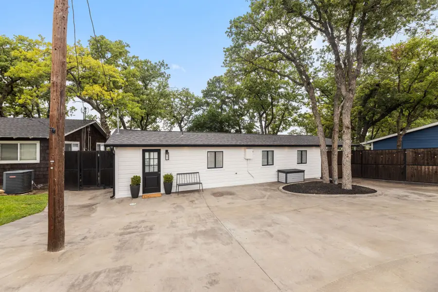 304 W Lake Drive, Weatherford, TX 76087 - #3