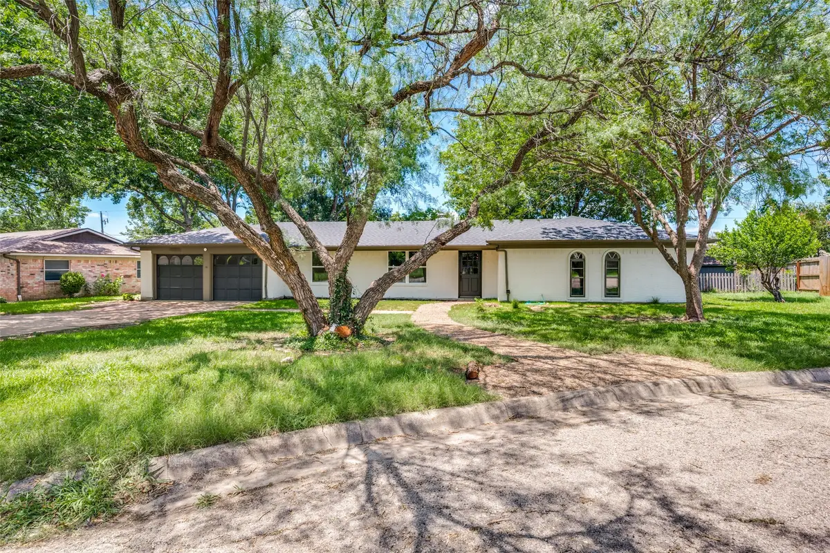 1113 Heather Court, Benbrook, TX 76126 - #1