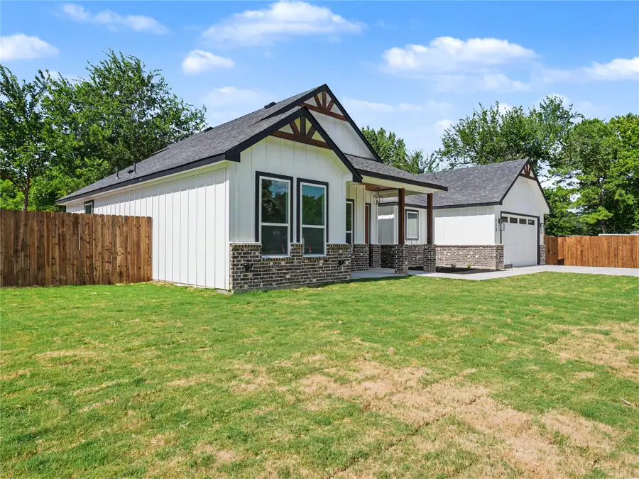 113 Dennis Drive, Azle, TX 76020 - #2