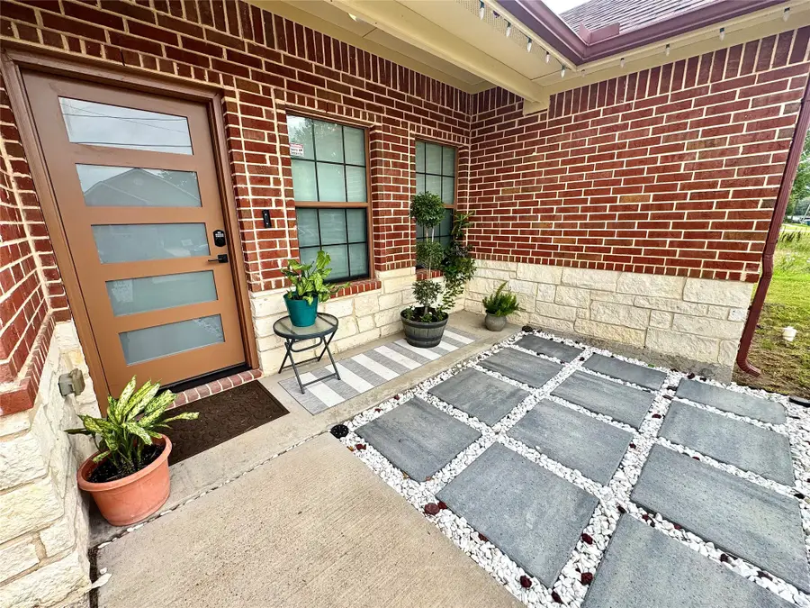 703 Perry Avenue, Waxahachie, TX 75165 - #2