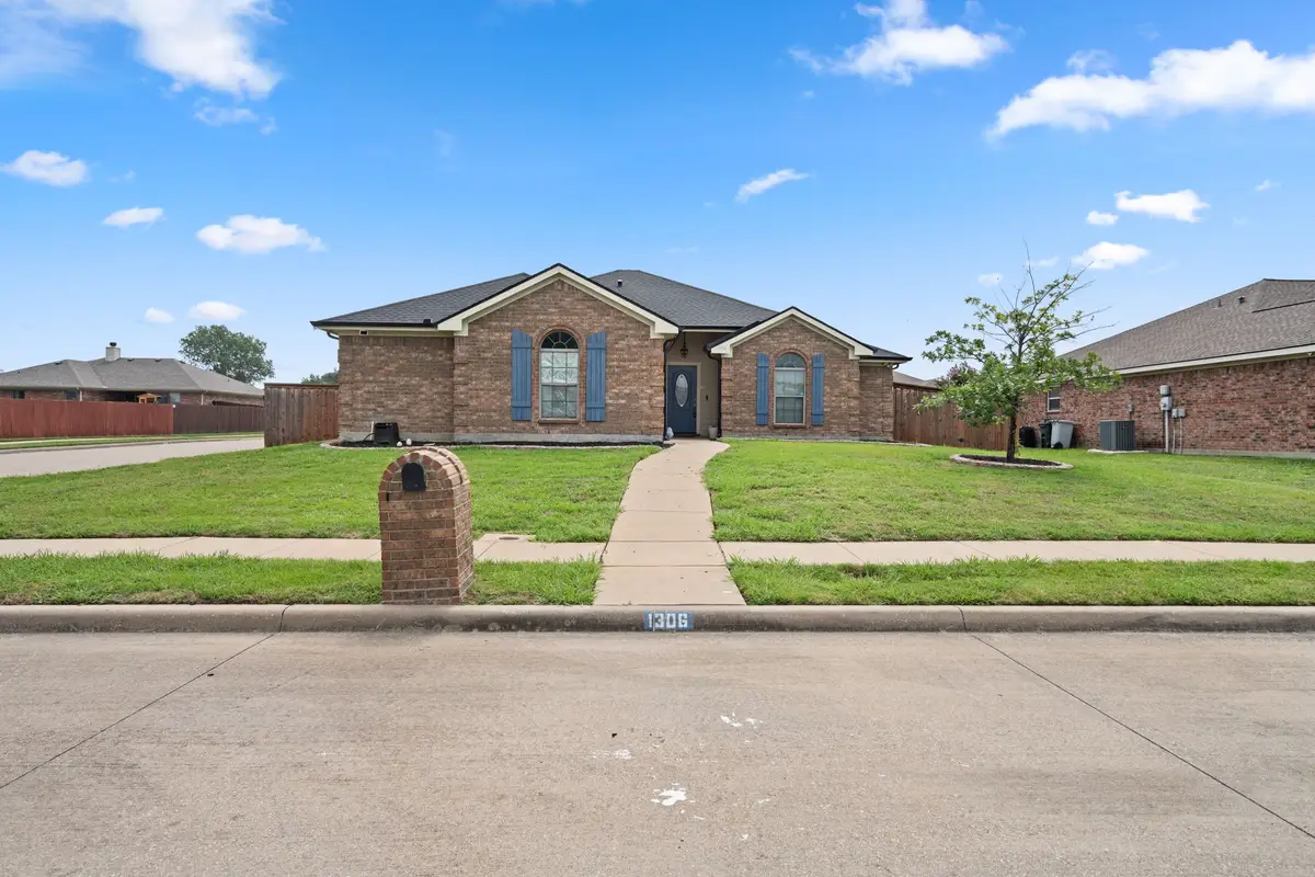 1306 Beacon Hill Drive, Midlothian, TX 76065 - #1
