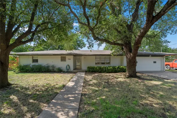 733 W 5th Street, McGregor, TX 76657