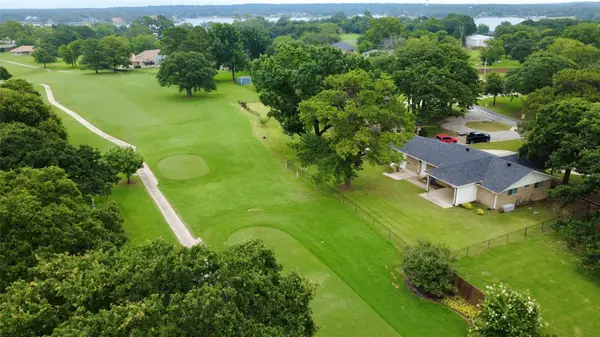 104 Kiowa Drive W, Gainesville, TX 76240