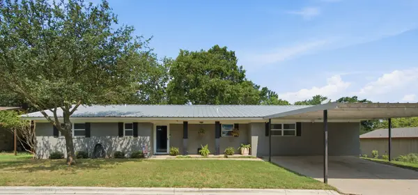 616 S Bowie Street, De Leon, TX 76444