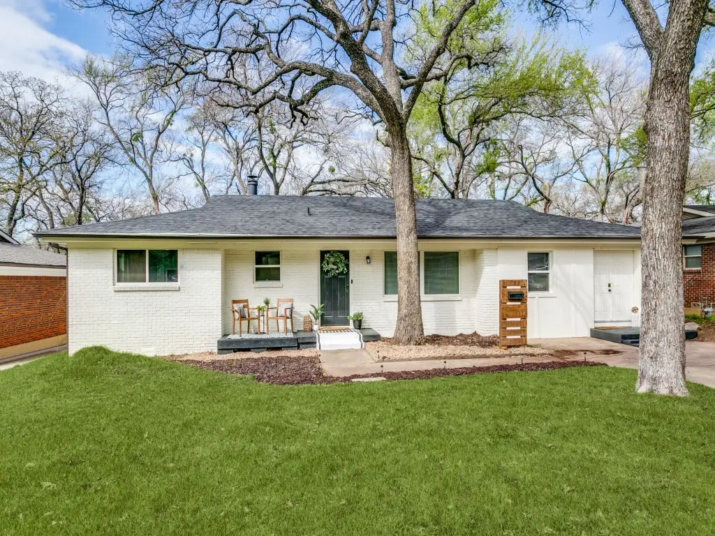 708 Oakwood Drive, Euless, TX 76040 - #1