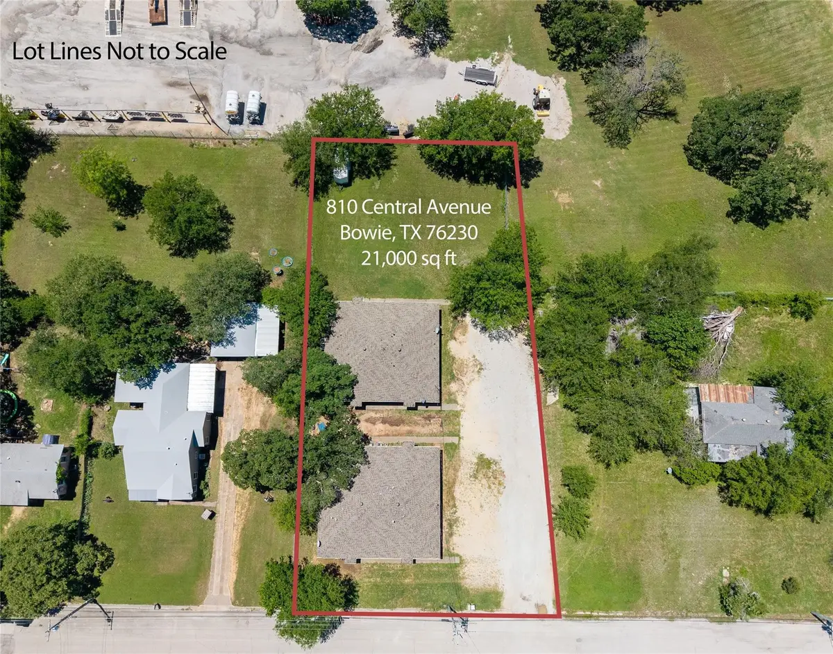 810 Central Avenue, Bowie, TX 76230 - #1