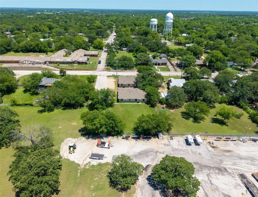 810 Central Avenue, Bowie, TX 76230 - #3