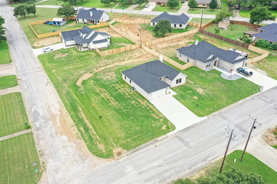 1607 W College, Jacksboro, TX 76458 - #3