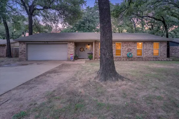 728 Lake Crest Parkway, Azle, TX 76020
