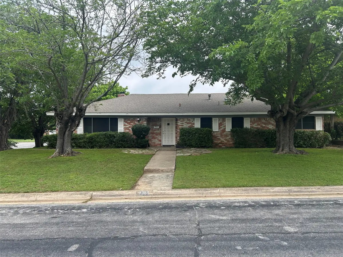 236 Hallbrook Drive, Fort Worth, TX 76134 - #1