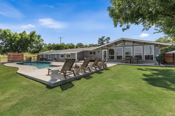1613 S Cliff Street, Decatur, TX 76234