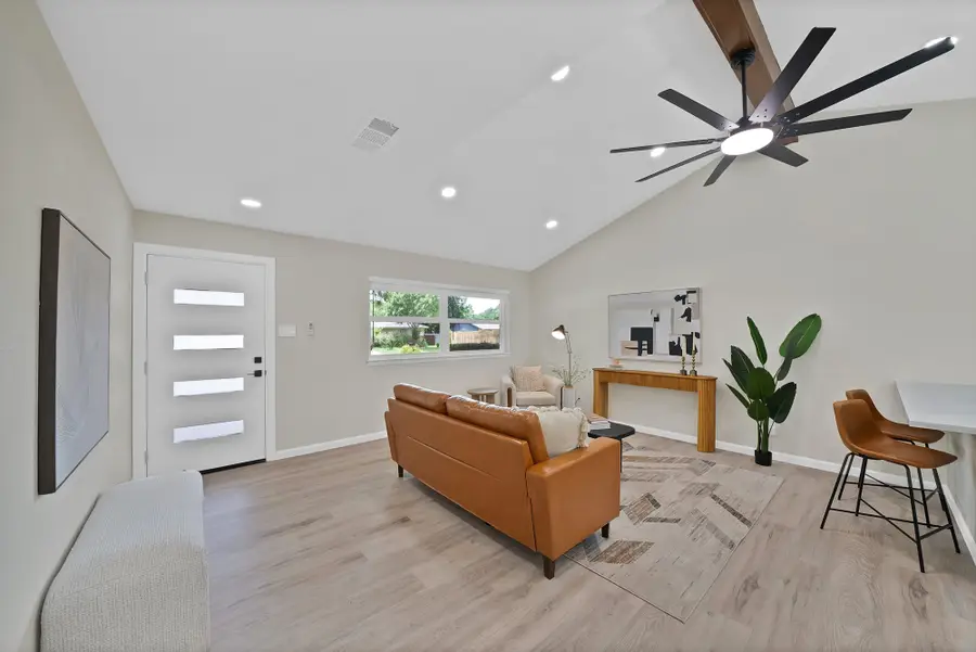 807 Hillcrest Drive, Arlington, TX 76010 - #3