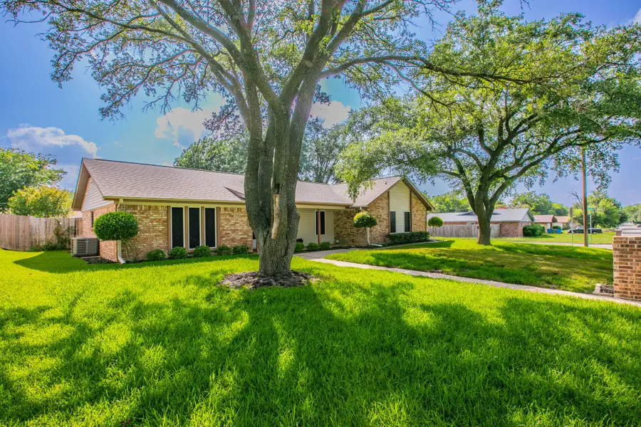 241 Travis Lane, Hewitt, TX 76643 - #3
