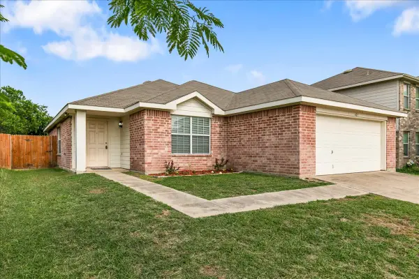 621 Woodpecker Lane, Fort Worth, TX 76108