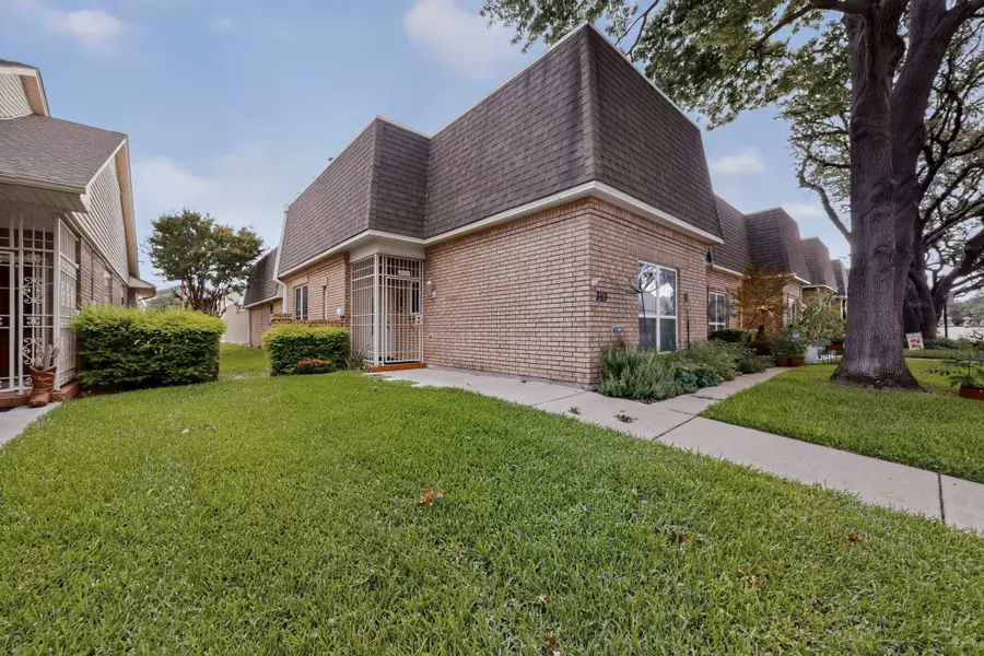 3113 Stonehenge Lane, Carrollton, TX 75006 - #3