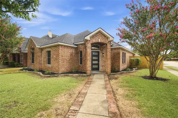 122 Clear Creek Drive, Red Oak, TX 75154