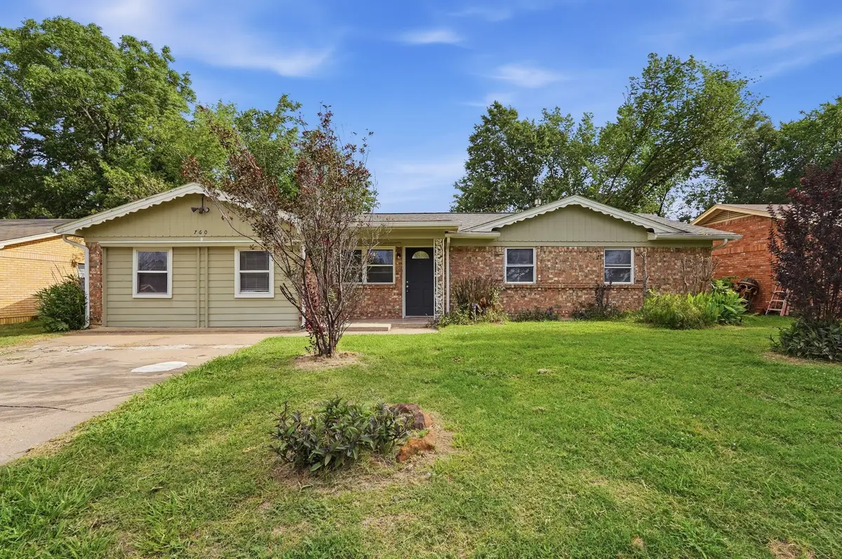 760 Oakwood Avenue, Hurst, TX 76053 - #1