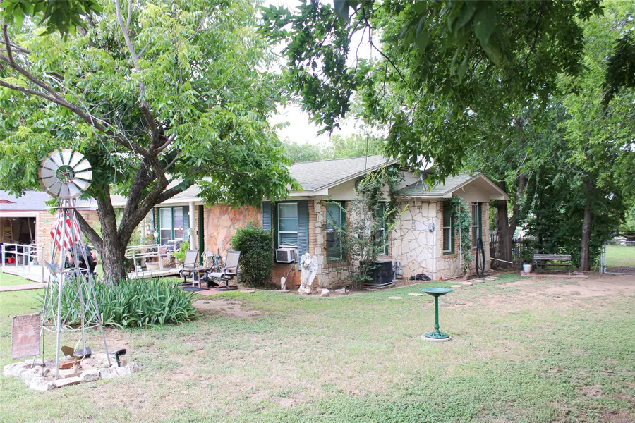 110 N Cherry Lane, Granbury, TX 76048 - #2