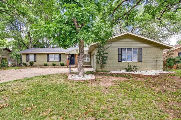 1206 Waggoner Drive, Arlington, TX 76013