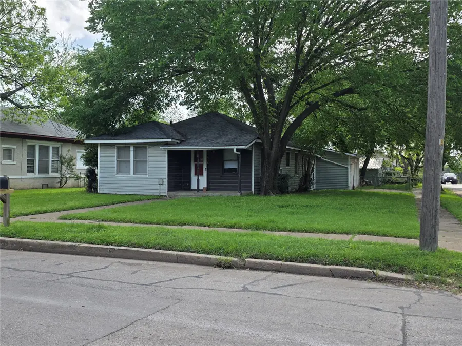 1315 N Robinson Street, Cleburne, TX 76031 - #2