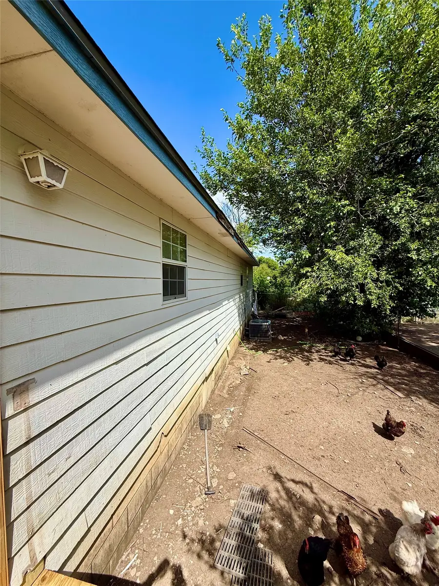 417 W Harris Street, Dublin, TX 76446 - #3
