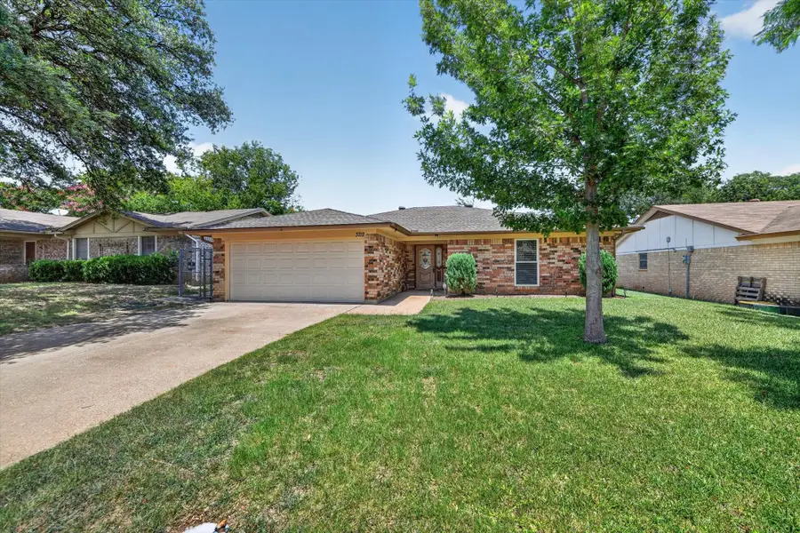 3712 Holly Springs Drive, Fort Worth, TX 76133 - #3