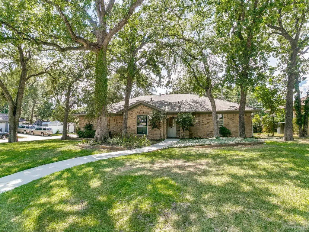 2201 Cambridge Drive, Hurst, TX 76054 - #1