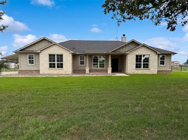 211 Spring Creek Circle, Paradise, TX 76073