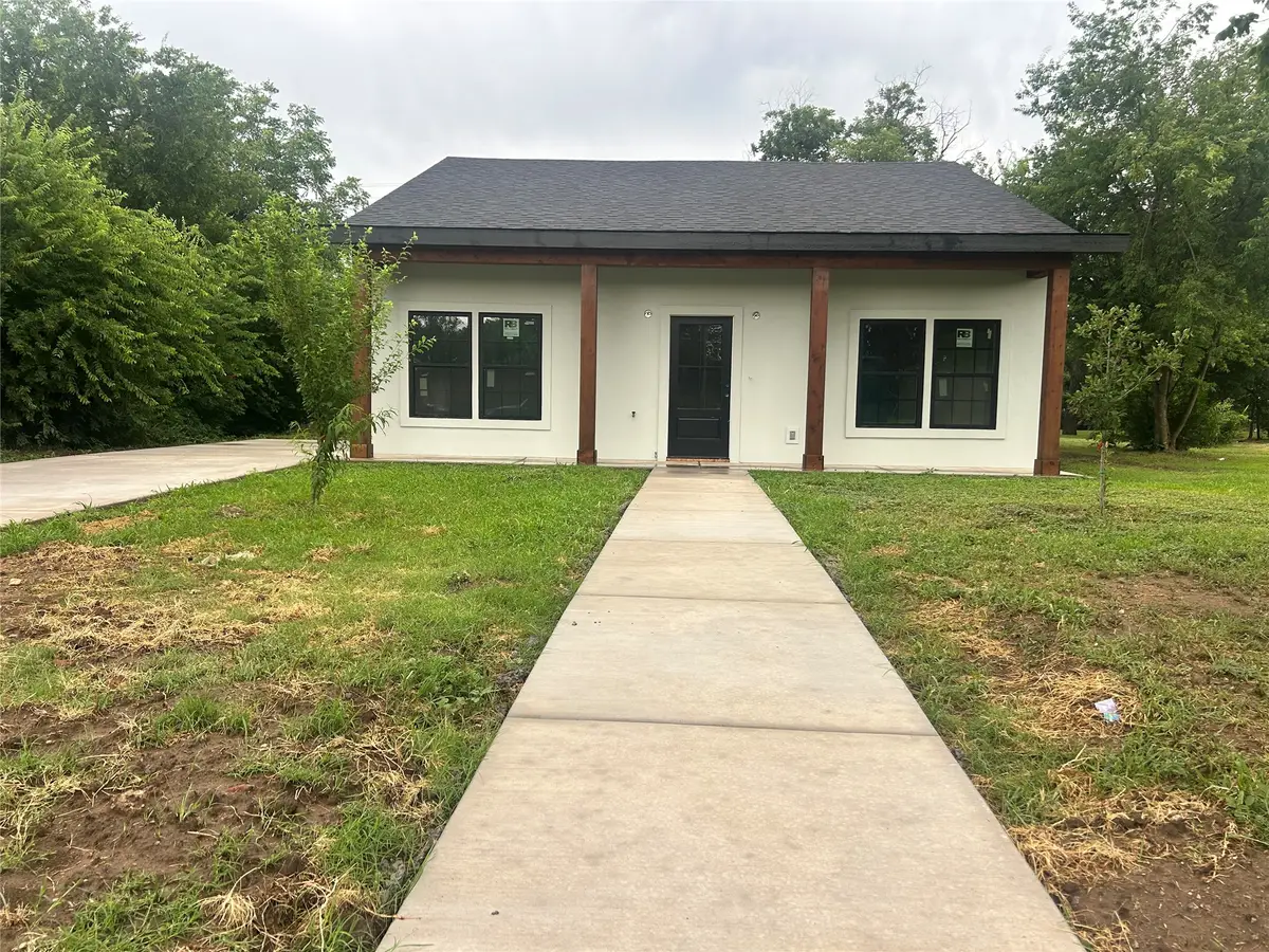 307 W Oak, Olney, TX 76374 - #1