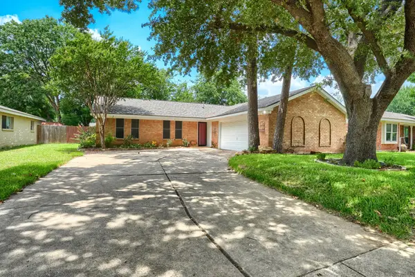 821 Prestwick Street, Bedford, TX 76022