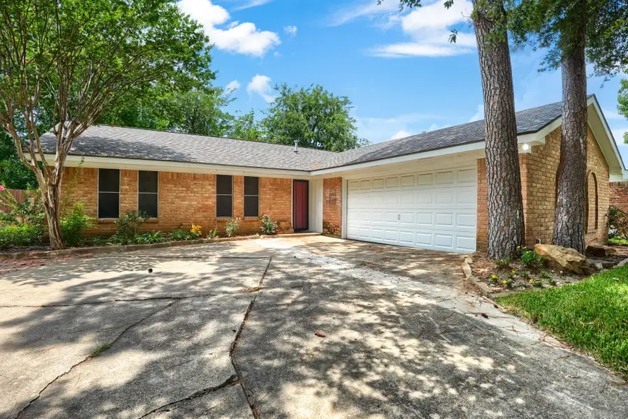 821 Prestwick Street, Bedford, TX 76022 - #2