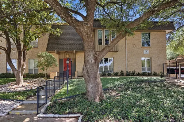 4320 Bellaire Drive S #225W, Fort Worth, TX 76109