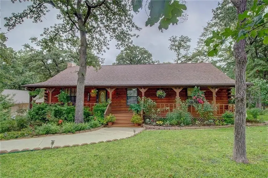 105 Santee Drive, Lake Kiowa, TX 76240 - #2
