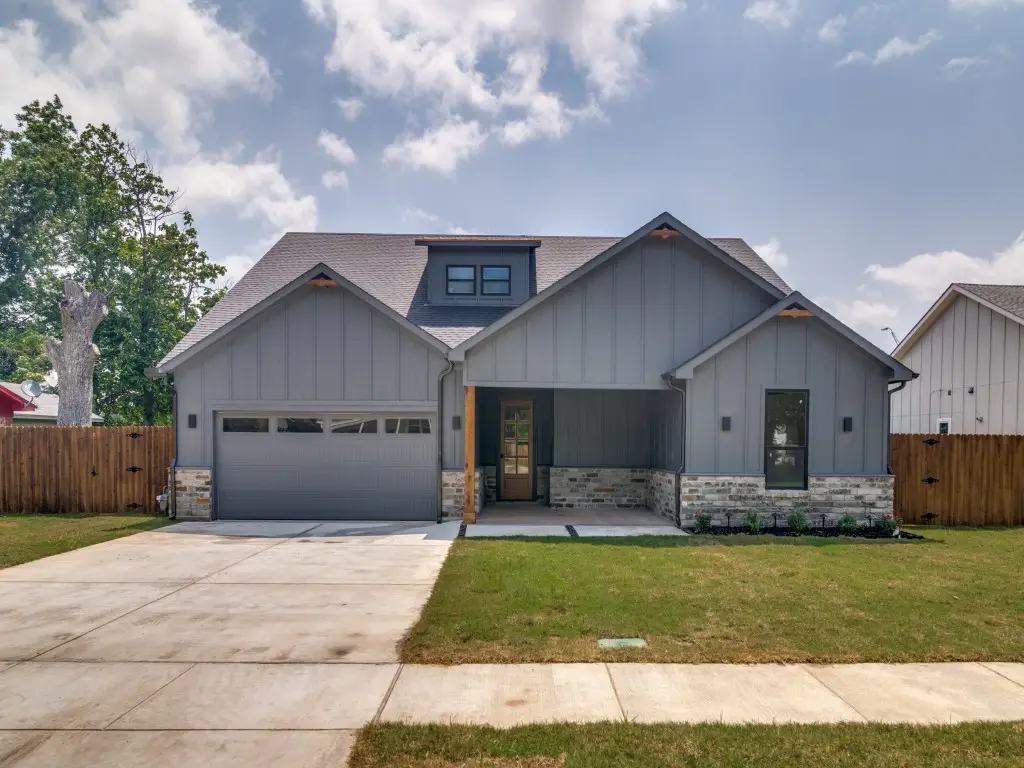 98 San Jacinto Street, Terrell, TX 75160 - #1