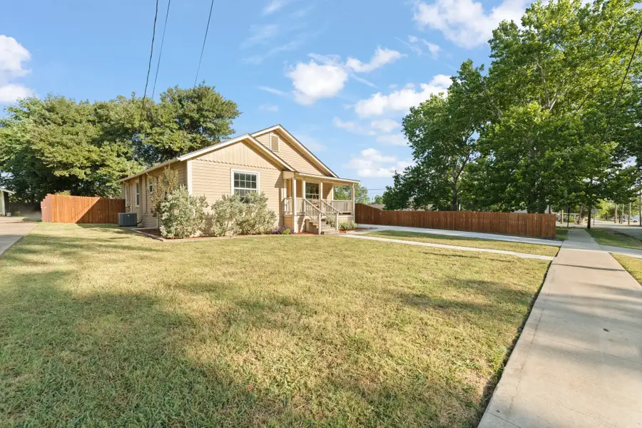 102 S 4th Street, Grandview, TX 76050 - #2