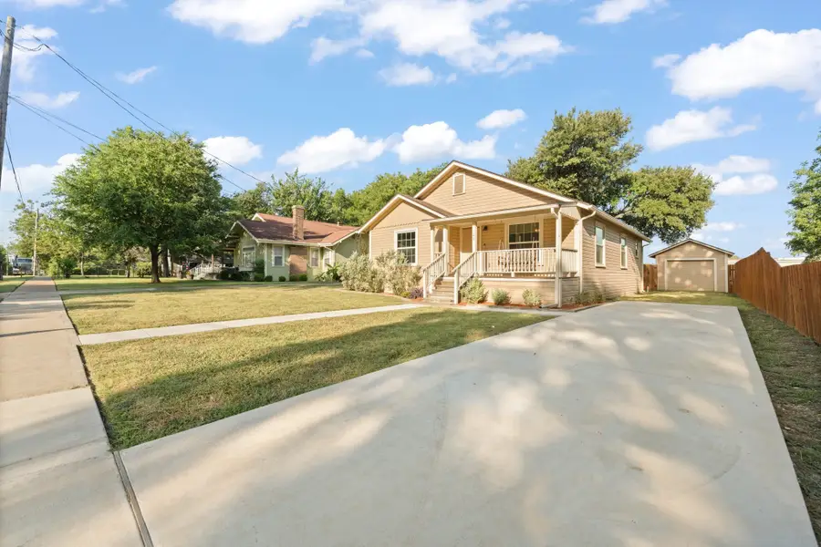 102 S 4th Street, Grandview, TX 76050 - #3
