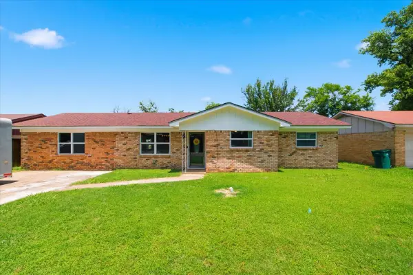 213 Virginia Drive, Lacy Lakeview, TX 76705