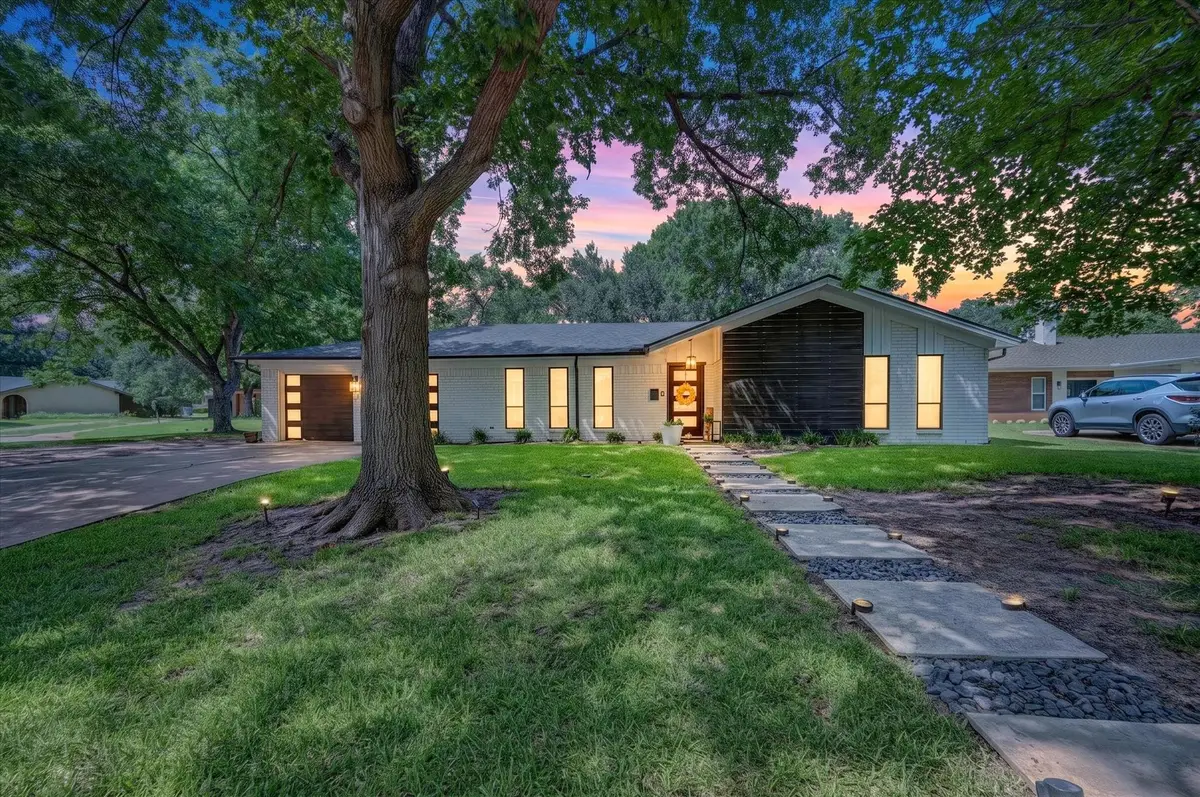 8920 Kincaid Drive, Benbrook, TX 76116 - #1