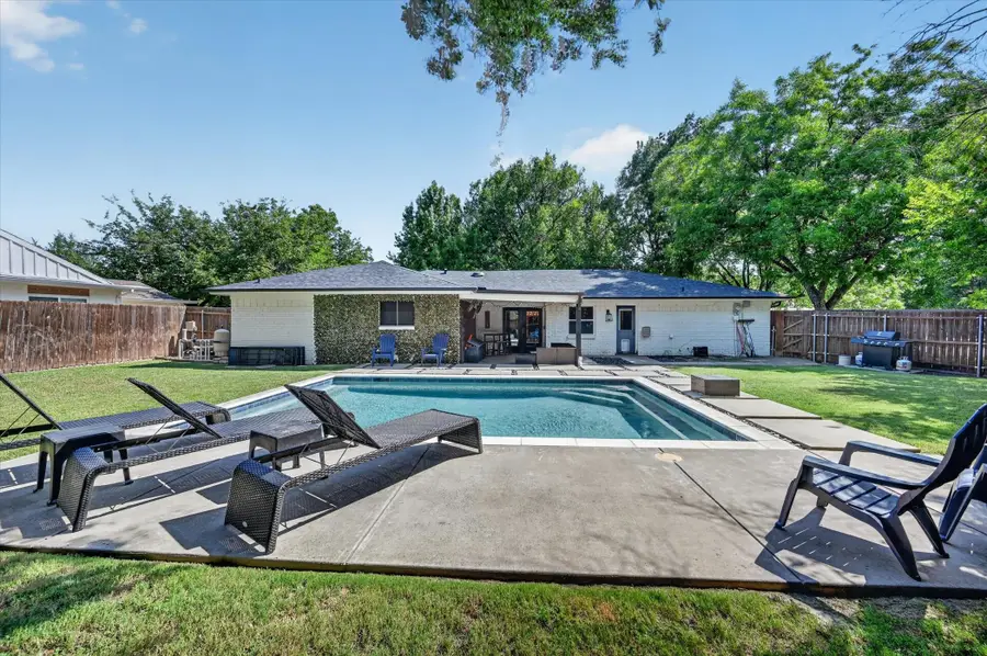 8920 Kincaid Drive, Benbrook, TX 76116 - #2