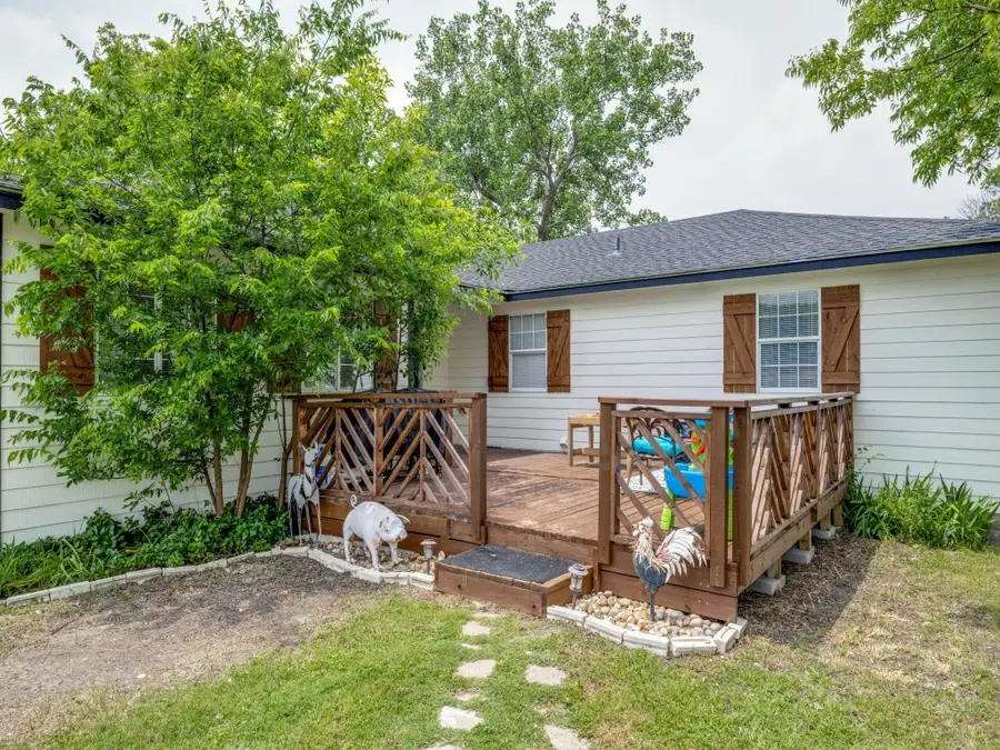 411 W Houston Street, Leonard, TX 75452 - #2