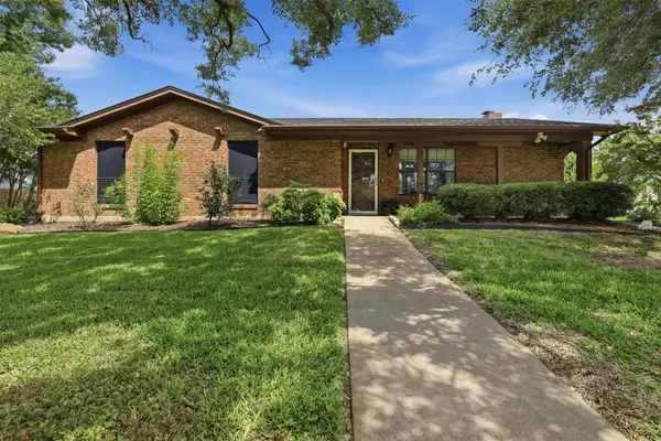 1300 Linda Court, Cleburne, TX 76033