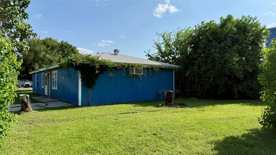 509 N 10th Street, Sanger, TX 76266 - #3