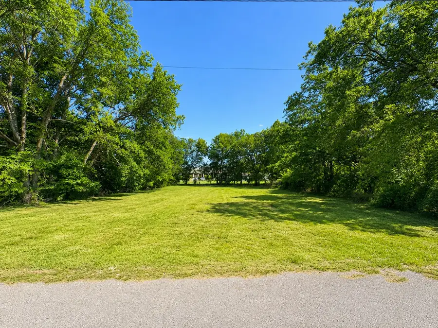 810 E 3rd Street, Bonham, TX 75418 - #2