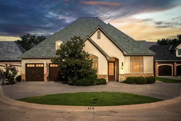 12 Park Row Court, Pantego, TX 76013