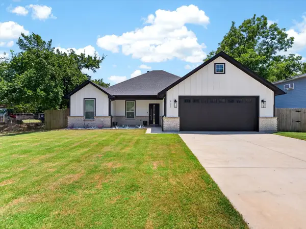 902 N Main Street, Tioga, TX 76271