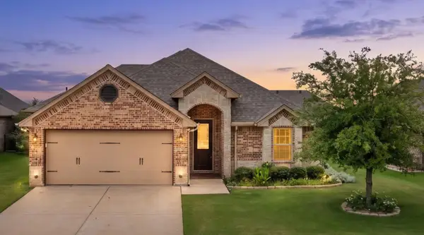 2038 Clive Drive, Granbury, TX 76048