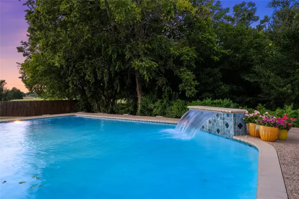 740 Castleman Creek Road, Hewitt, TX 76643