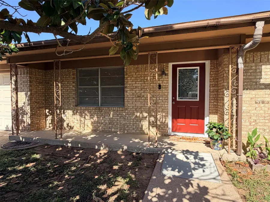 307 N Victor Street, Comanche, TX 76442 - #2